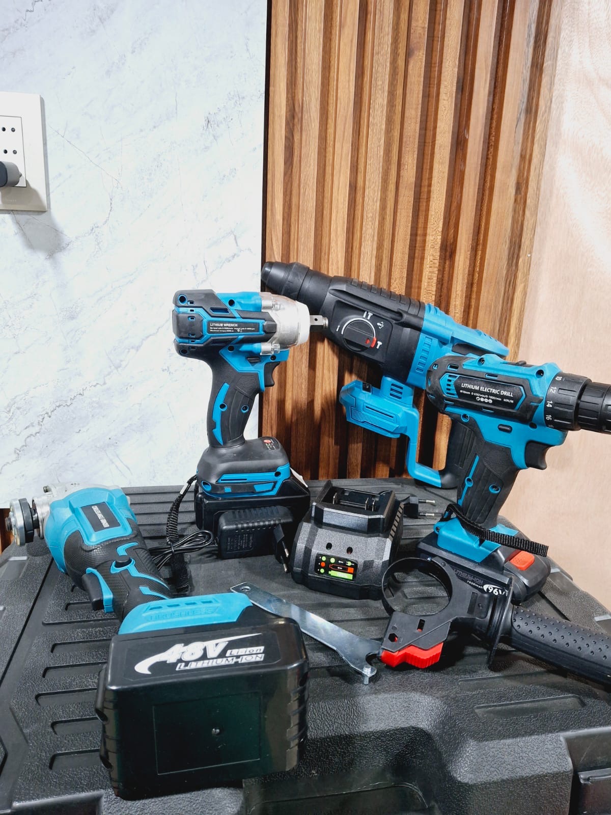 KIT DE 4 HERRAMIETAS INALAMBRICAS - Imagen 2